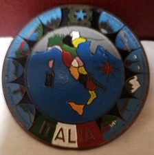 Vintage Italia enamel badge