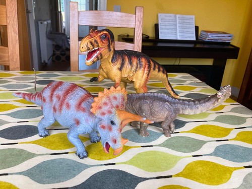 Large toy dinosaur - ,