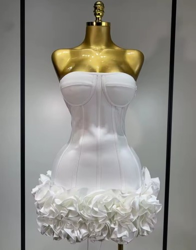 Stunning white strapless - stunning,