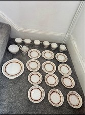 21 piece Roslyn tea set red