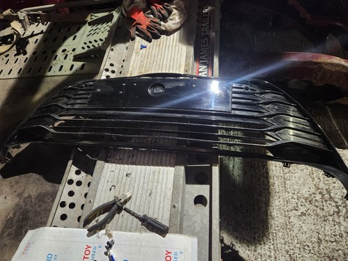 Toyota yaris bumper grill - toyota,