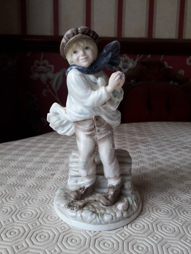 Coalport figurine the boy - figurine,
