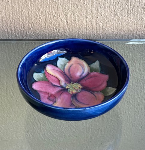 Small shallow footed dish - shallow,