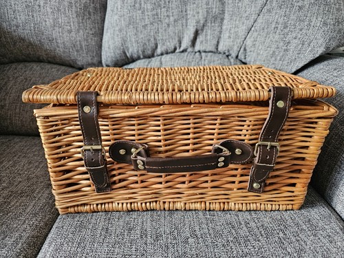 Empty wicker basket - wicker, x