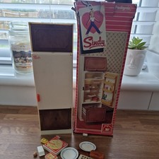 Vintage Sindy Fridge with accessories