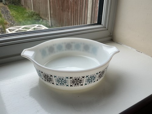 Vintage small pyrex chelsea - vintage,