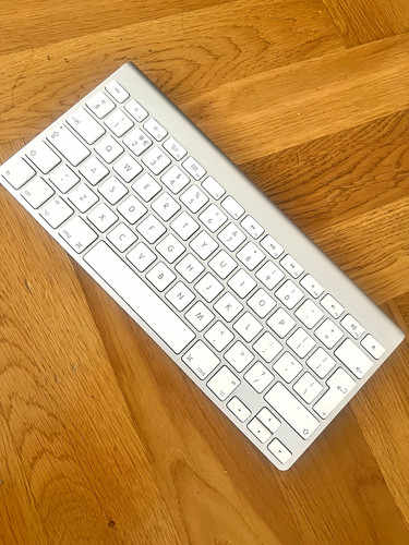 Apple wireless keyboard - apple, qwerty