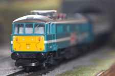 Hornby Class 86 86227 Golden
