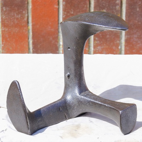 Vintage cobbler cast iron - cobbler's,