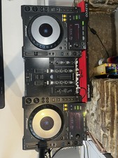 1 Pair of Pioneer CDJ 900