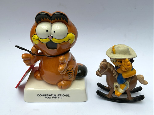 Two garfield figures - figures,