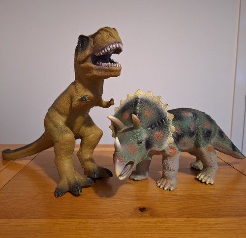 Tyrannosaurus triceratops - tyrannosaurus, &