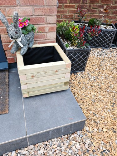 40cm square wooden planter - square,