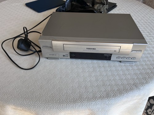 Toshiba 703b vhs video - toshiba, v-703b
