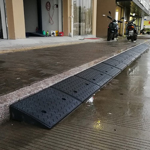 Heavy duty rubber kerb - rubber,