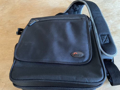 Lowepro sling 220 camera - sling,