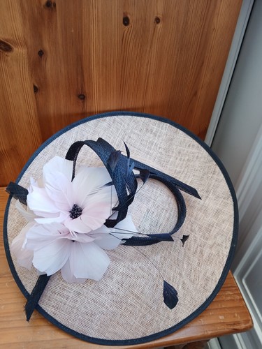 Large fascinator women - large,