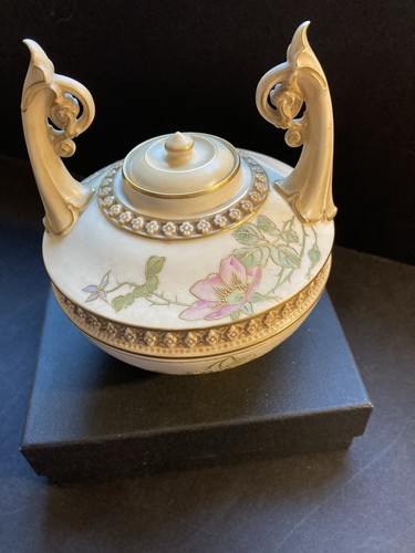Antique royal worcester - royal, urn