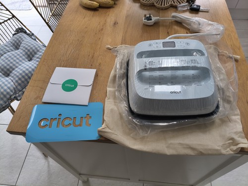 Brand new cricut - new,