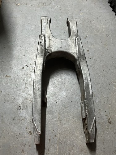Suzuki 125 1999 swingarm - 125,