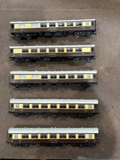 Bachmann Pullman Coaches with Lighting