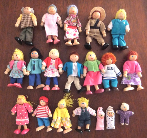 Assorted wooden figures - assorted,