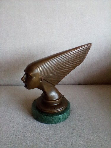Victoire car mascot - mascot, spirit