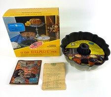 Vintage Nordic Ware 12 Cup