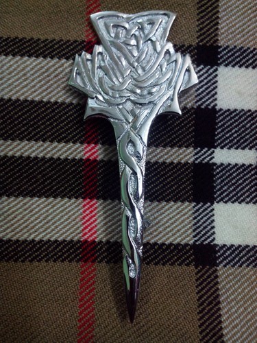 Kilt pin modern thistle - modern, chrome