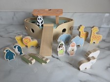 Classic World Wooden Noah's Ark - Complete - Excellent Condition