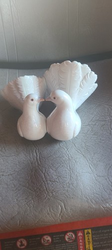 Lladro couple kissing doves - of,