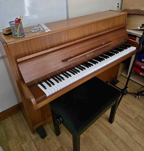 Compact modern upright piano - compact,