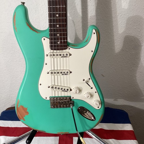 Vintage guitar 1 - vintage, 1/2