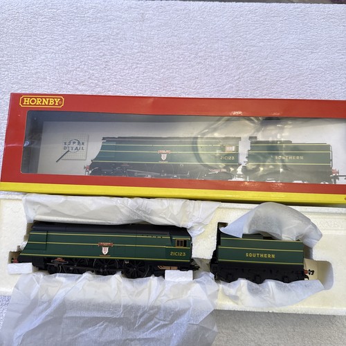Hornby r2219 gauge west - hornby, oo
