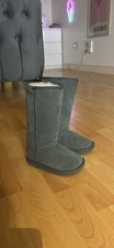Kids Uggs Size 9