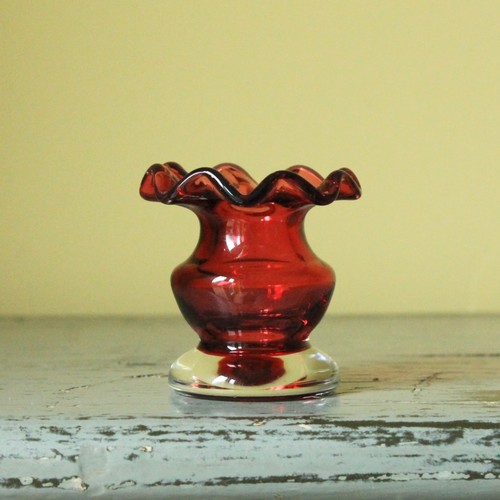 Small cranberry glass posy - small,