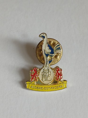 Vintage tottenham hotspur pin - tottenham,