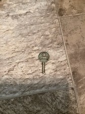 Vintage Yale Steel Metal Kw89042 For Key Trunk Steamer Locker Padlock ?