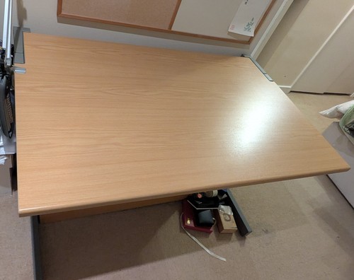 Professional quality desk