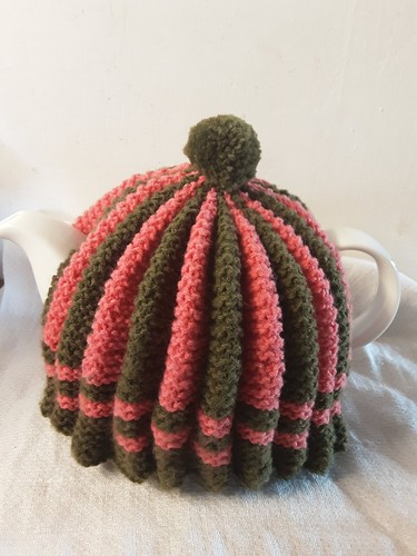 Hand knitted vintage style tea - hand,