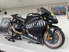 Minichamps  1:12 Yamaha YZR-M1 Pre-season Test 2004 Valentino Rossi 