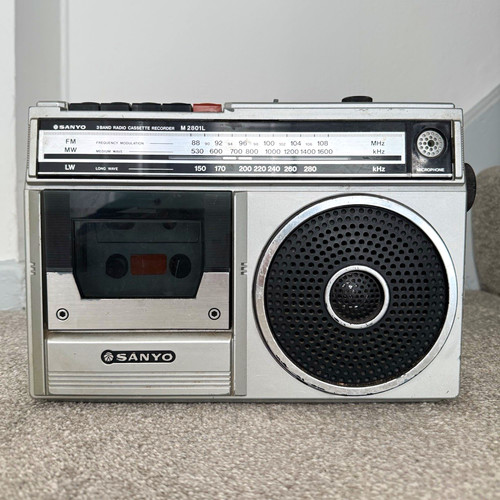 Sanyo vintage portable - sanyo,