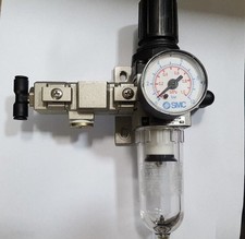 SMC EAW2000-F02-X64 FILTER W GUAGE W/ SMC EAKM2000 (R1S4.7B3)