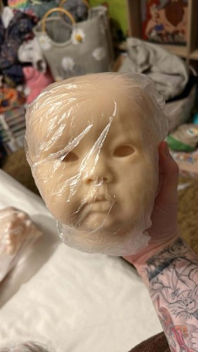 Vicente reborn kit comes with - kit,,