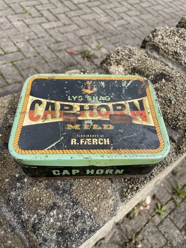 Cap horn shag tobacco - cap, old