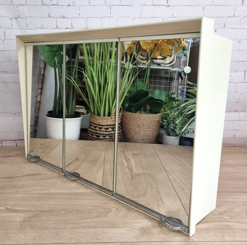 Vintage plastic bathroom - plastic,