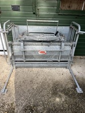 sheep turnover crate - good condition