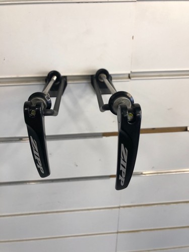 New pair zipp - wheel, skewers