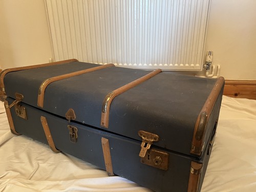 Large vintage steamer trunk - large,