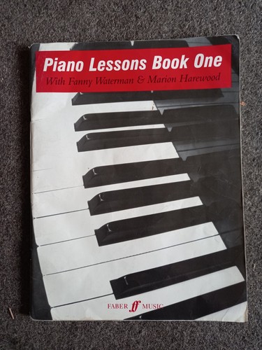 Piano lessons book - piano, one